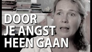 door je angst heen